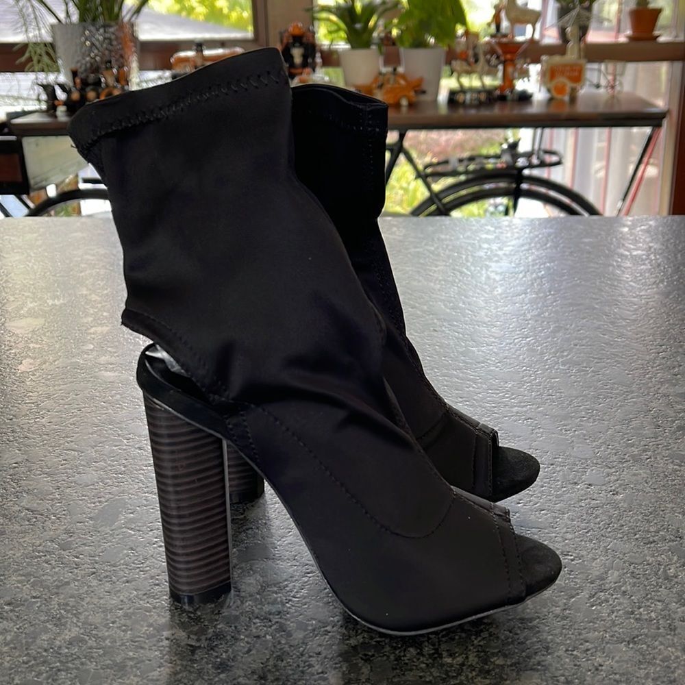 Wild Diva black stretch peep toe ankle booties wood stacked 4” heel versatile